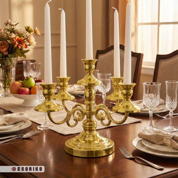 تزیین میز شام با شمعدان طلایی ۵ شعله کلاسیک و ظروف پذیرایی