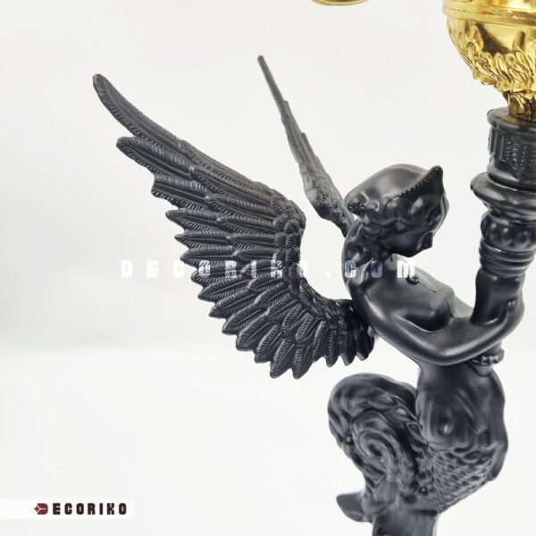 نمای بال‌های شمعدان پنج شعله فرشته طلایی