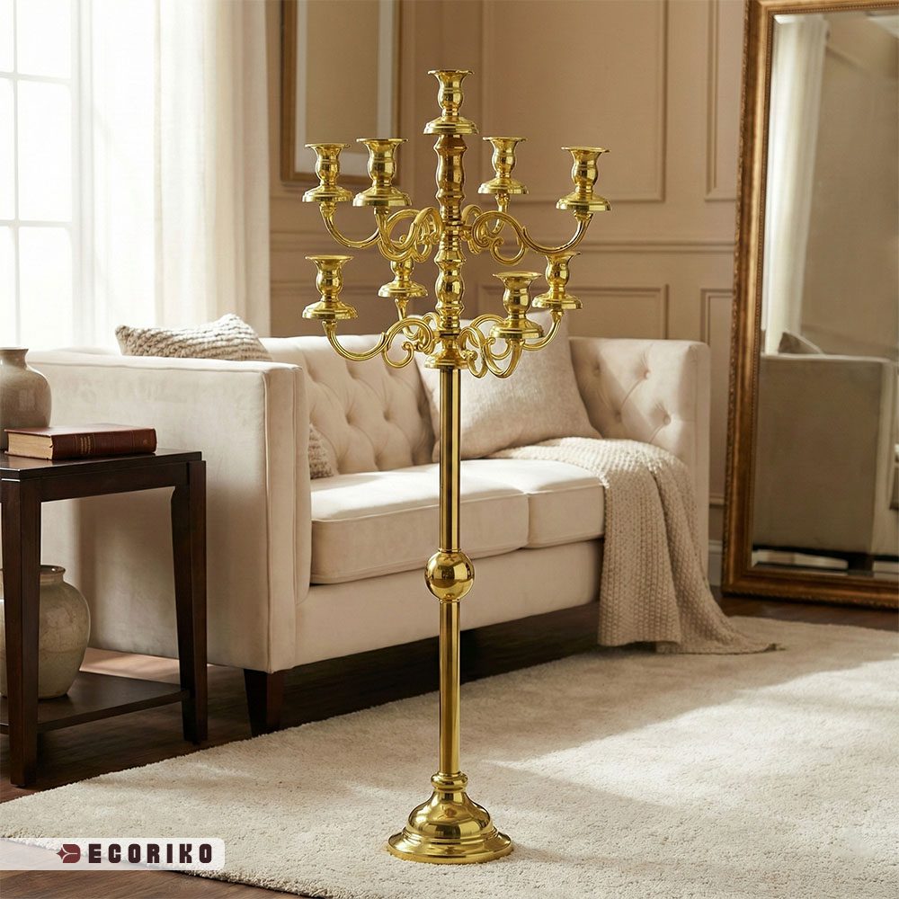 شمعدان 9 شعله سالنی مدل سیلوین طلایی 3 شمعدان بزرگ ۹ شعله طلایی مدل سیلوین در دکوراسیون پذیرایی