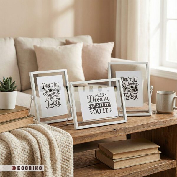 سه عدد قاب عکس فلزی سفید رومیزی با طرح مینیمال و شیشه دو جداره روی میز چوبی