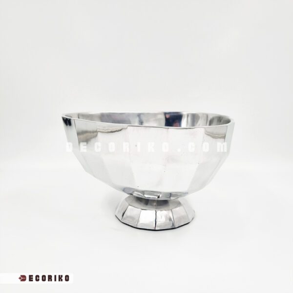 نمای بدنه آجیل خوری آلومینیومی سیلور طرح هندسی مثلثی