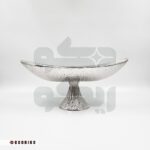 نمای روبرو از کشکول فلزی سیلور مدل اوشن با بافت چکش کاری شده و پایه بلند.