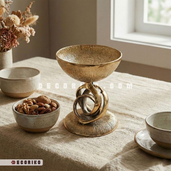 آجیل خوری طلایی پایه دار با طراحی مدرن روی میز