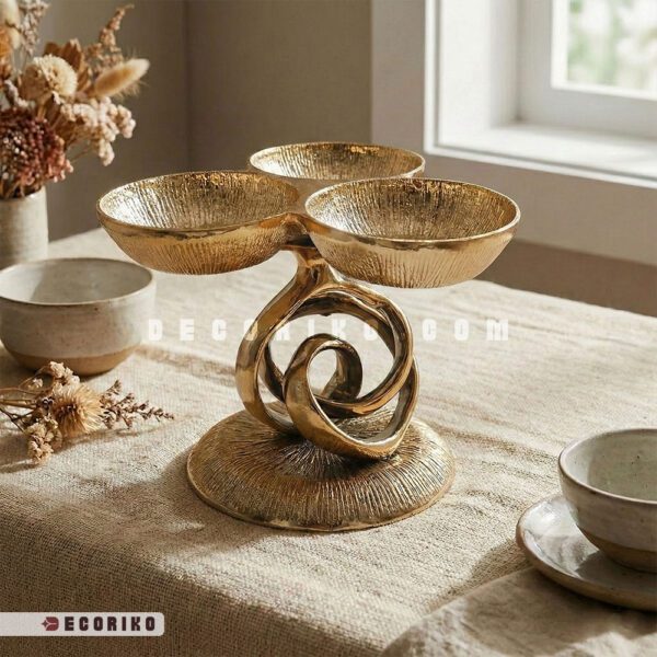 اردو خوری سه خانه طلایی با پایه پیچ روی میز پذیرایی