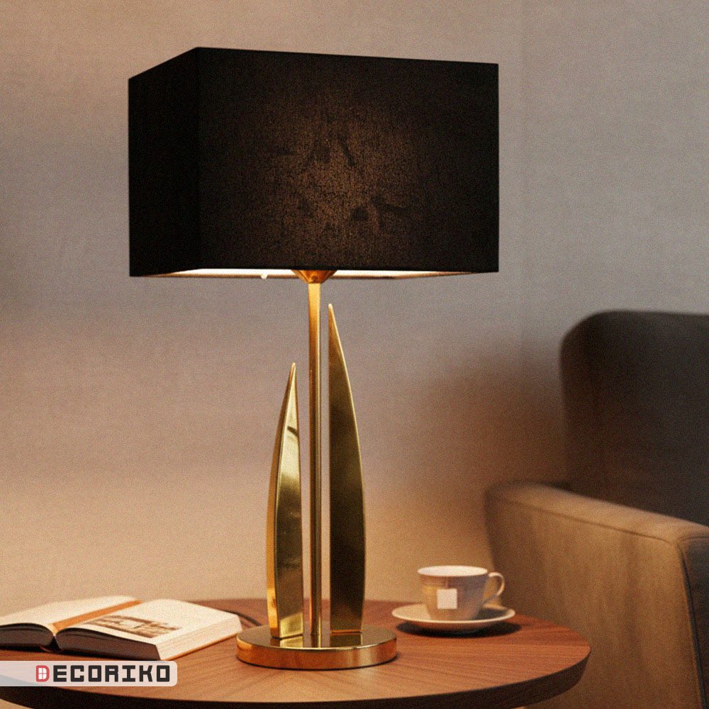 آباژور رومیزی طلایی مدل خلیفه روشن در اتاق نشیمن