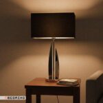 آباژور رومیزی استیل نقره ای مدل خلیفه روی میز کنار مبل