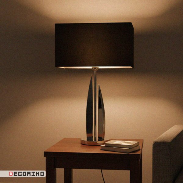 آباژور رومیزی استیل نقره ای مدل خلیفه روی میز کنار مبل