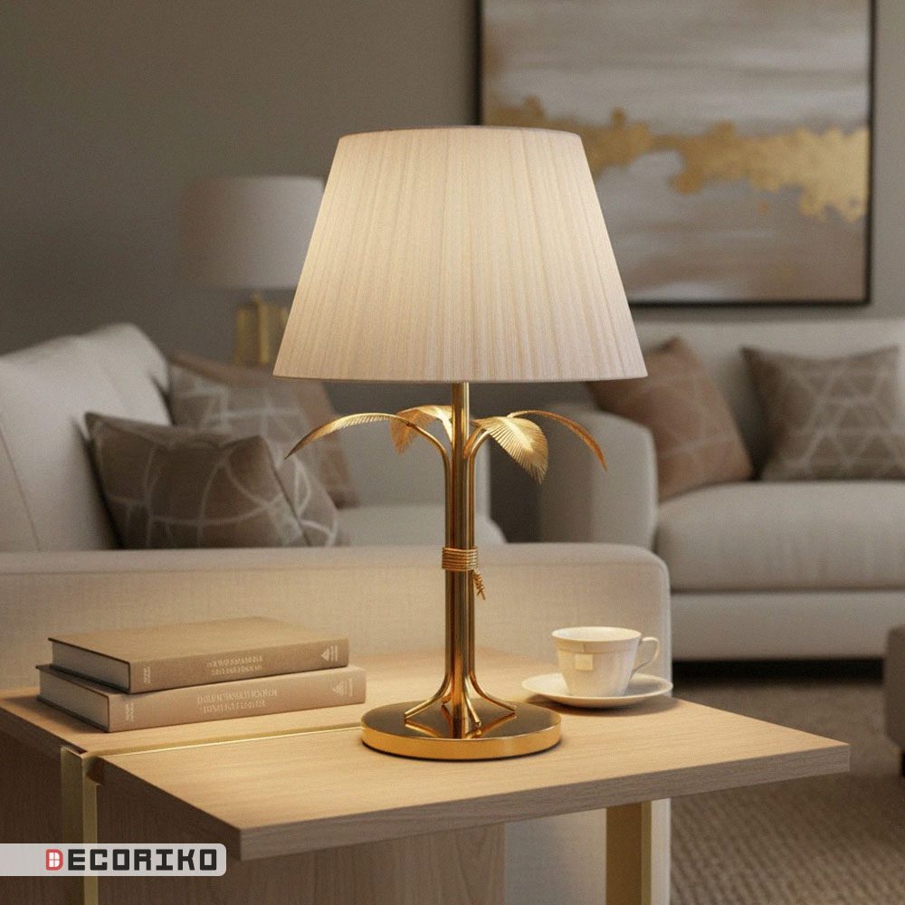 آباژور رومیزی طلایی مدل نخل با شید کرم در دکوراسیون اتاق