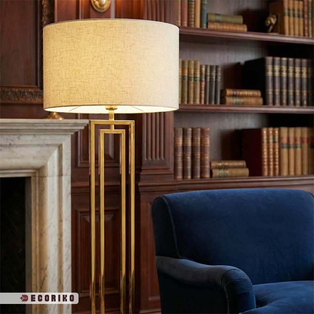 نمای نزدیک آباژور کنار سالنی طلایی مدرن با طراحی هندسی مستطیل و کلاهک پارچه ای روشن