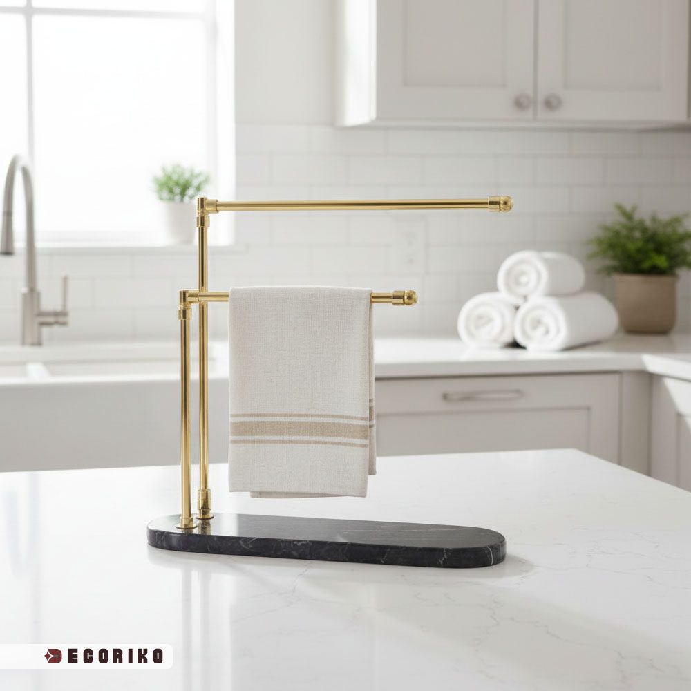 استند حوله طلایی پایه سنگ مشکی روی کانتر آشپزخانه