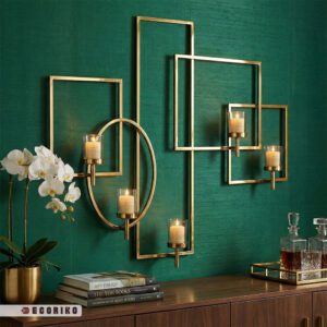 شمعدان دیواری طلایی ۵ شعله لوکس نصب شده روی دیوار سبز تیره
