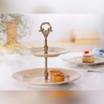 استند شیرینی دو طبقه آنتیک مدل ماربل با دسته فلزی کار شده