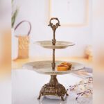 شیرینی خوری دو طبقه آنتیک مدل ماربل با دو شیرینی کوچک روی طبقه پایین