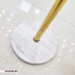 تصویر نمای نزدیک پایه استند حوله