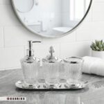 ست سرویس بهداشتی نقره ای مدل نووا شامل جا مایع و جا مسواکی روی سینی استیل