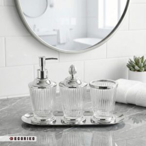 ست سرویس بهداشتی نقره ای مدل نووا شامل جا مایع و جا مسواکی روی سینی استیل