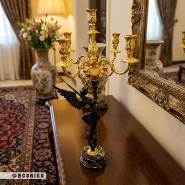 شمعدان ۵ شعله طلایی طرح فرشته ایستاده روی پایه سنگی مرمر