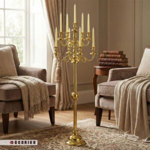 شمعدان ایستاده لوکس مدل سیلوین تزیین شده با شمع‌های قلمی