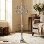 کاربرد شمعدان پایه بلند نقره ای ۹ شعله در چیدمان منزل کنار مبلمان